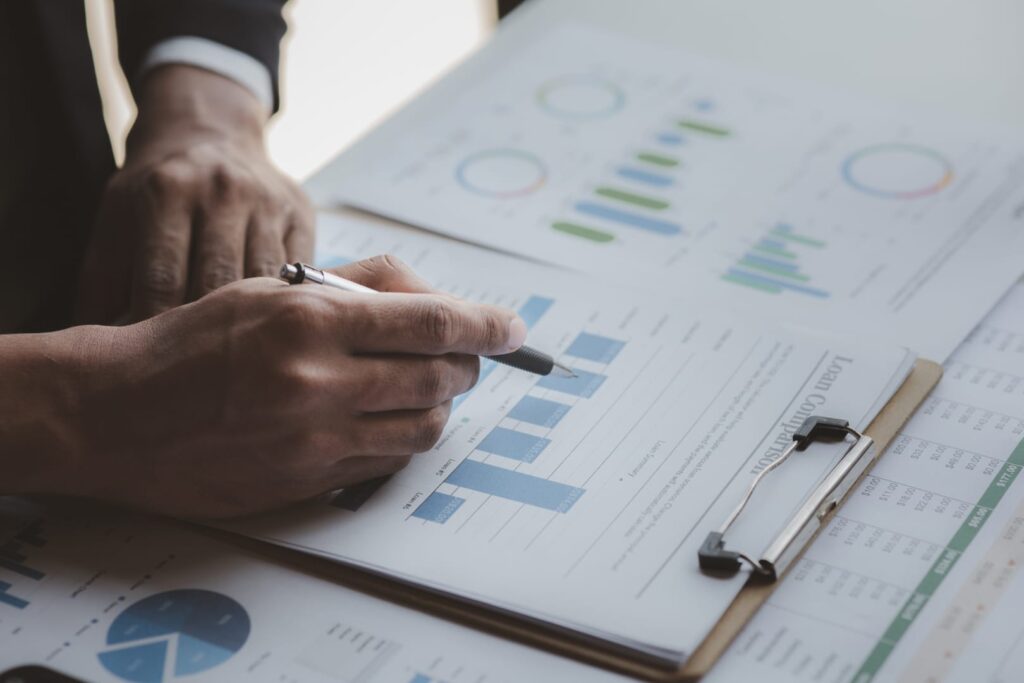 Analisi di bilancio con indici finanziari, grafici e valutazione della solidità aziendale